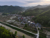 大湾村灾后重建记