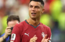 C罗泪别世界杯：诸神黄昏终离场，一代人的青春遗憾落幕