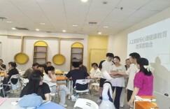 AI机器人进课堂 探索“人机协同”心理育人新场景——长沙民政职院开展“人工智能与心理健康教育深度融合”教学实践活动