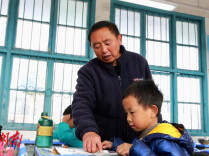 苗岭长明一盏灯——记敬业奉献类“湖南好人”花垣县望高小学校长龙江@湖南日报要闻
