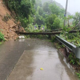 溆浦县公路建设养护中心：暴雨致S320线山体滑坡 公路部门紧急抢通保畅通