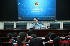 安全不放假！冷水江公安为孩子送上暑期交通安全课