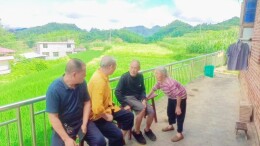 山路弯弯情更长