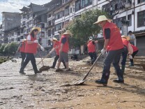 绥宁：清淤净滩焕新颜 守护巫水生态风景线