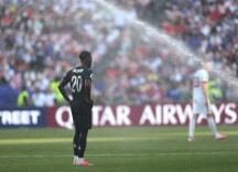 世界杯 | 16强赛综述：“缓刑”争议、纪录狂飙、传奇谢幕