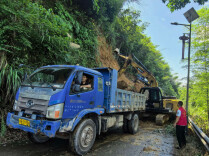 “汛”速行动︱400方土石封死武天公路主干道，桃江县武潭镇干部群众抢修15小时恢复通行
