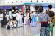燃油附加费下调，这个暑期你会打“飞的”出游吗？