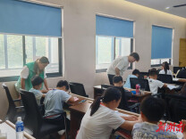 荷塘区金山街道公益课堂点亮孩子假期