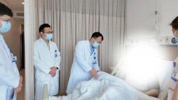 浙江25岁男子隐私部位被割断，鲜血浸透裤管，医生6小时接回