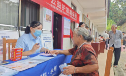 不出村就能筛查白内障，东安乐园村这场义诊专解老年村民“看不清”的烦恼