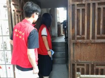 零陵南津渡街道开展楼道堆物清理整治筑牢小区安全防线