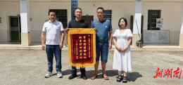 桃江县︱70余亩稻田遇积水险情，他在洪水中奋战一小时守住农户一年收成