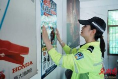 冷水江公安交管开展摩电门店专项宣传行动
