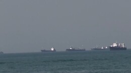 霍尔木兹海峡通航量骤降 几近停滞