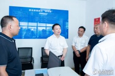 何朝晖深入娄星区部分街道综治中心调研
