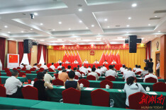 娄星区十一届人大常委会第四十二次会议举行