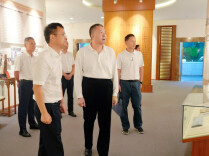 毛万春在长沙市雅礼中学调研