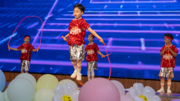 萌娃迎“毕业”