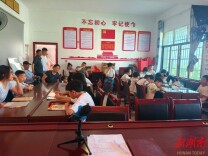 告别暑期无人看管！返乡学子化身乡村孩童专属辅导员