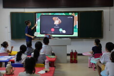 江永：AI情景消防课邂逅千年女书 守护新就业群体子女平安暑假