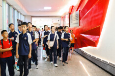 长沙市长郡双语实验中学C2514班赴国防科大开展研学实践活动