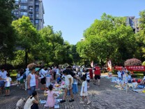 南城社区：萌趣跳蚤市场 暑期“摊”玩一夏