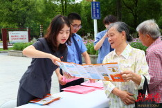 面对面普法 零距离答疑 资兴法院联合多部门开展普法宣传活动