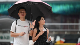 市民防晒 各显神通