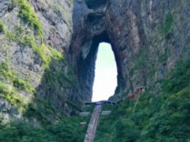 湖南日报丨加快建设世界一流旅游目的地引领大张家界国际旅游区落地成势——访张家界市委副书记、代市长陈澎