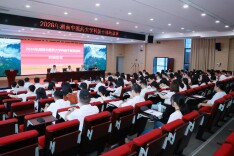 理论 + 实地双课堂！湖南中医药大学百余名新任科级干部在十八洞村充电赋能强履职