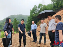 防汛“老江湖”丨历经铺防汛“双雄”：守堤护水十年灯 不辞常做防汛人