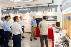 沈晓明调研未来产业发展并主持召开座谈会