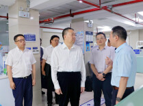 毛万春在中南大学湘雅口腔医院调研