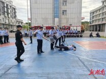 永州经开区警务站组织开展警消一体化实战训练