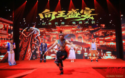 张家界千古情《向王盛宴》点亮暑期夜经济