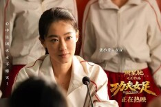 两天票房破5亿元却骂声一片，周星驰的《功夫女足》值得看吗？