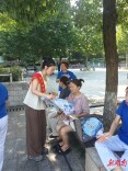 逛街买菜学法律！冷水江青年普法队进市入巷“零距离”服务