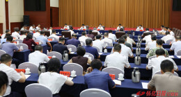 韦朝晖主持怀化市委理论学习中心组集体学习