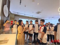 本草承国粹 科创护健康——长郡梅溪湖中学C2410班“雷小锋乐创新”科技创新践实活动