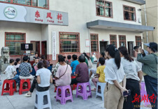 金洞石鼓源乡东风村：“乡村夜话”话安全解民忧