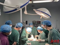 张家界市中医医院成功完成一例巨大甲状腺肿瘤高风险手术