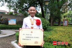这位荣获“全国优秀党务工作者”的老兵，退休后干了3件事