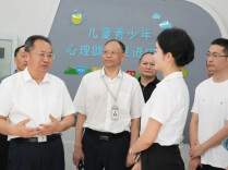 聂方红一行调研市三医院青少年心理健康与网络干预工作
