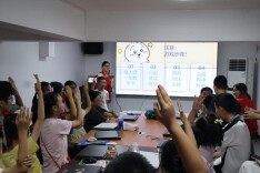 长理学子进社区开课：以算法启逻辑，用AI筑童趣