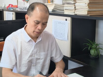 以爱为翼，守护学生“飞翔”——记郴州市第九中学教师王飞