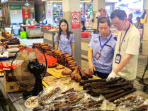 腊味摊前“检”安全 新田市监行动守护“烟火气”