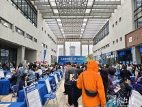 一场城市与劳动者的“双向奔赴”