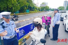 长沙交警开展电动车闯隧专项整治