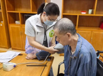 天元区嵩山街道社区卫生服务中心深入推进失能老人医养结合随访服务