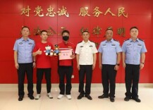 跑腿送厕纸？骑手转头送进派出所，揪出藏毒猫腻！